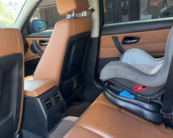 Красный БМВ 3 Серия, объемом двигателя 3 л и пробегом 159 тыс. км за 10500 $, фото 9 на Automoto.ua