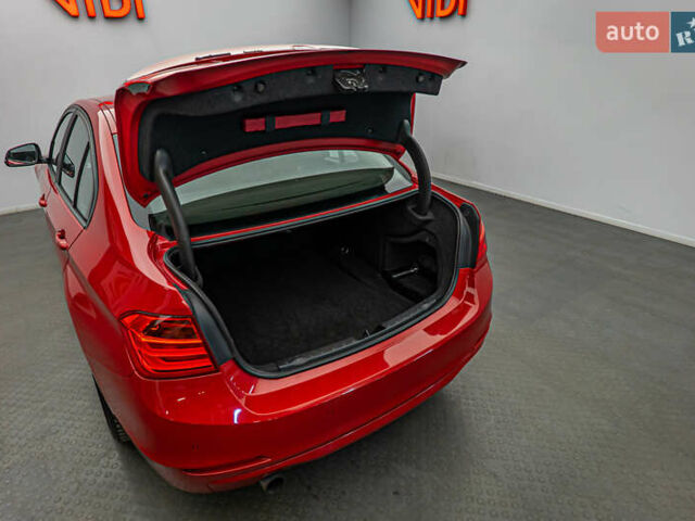 Красный БМВ 3 Серия, объемом двигателя 2 л и пробегом 124 тыс. км за 14705 $, фото 6 на Automoto.ua