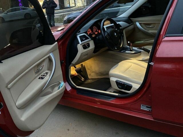 Красный БМВ 3 Серия, объемом двигателя 2 л и пробегом 200 тыс. км за 12500 $, фото 4 на Automoto.ua