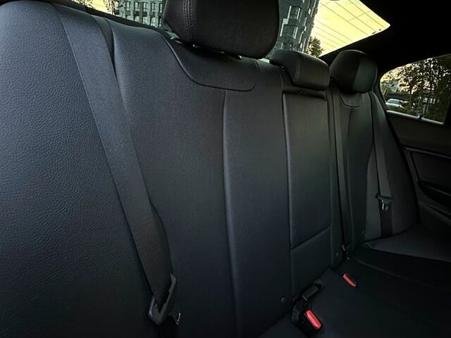 Красный БМВ 3 Серия, объемом двигателя 2 л и пробегом 175 тыс. км за 13900 $, фото 2 на Automoto.ua