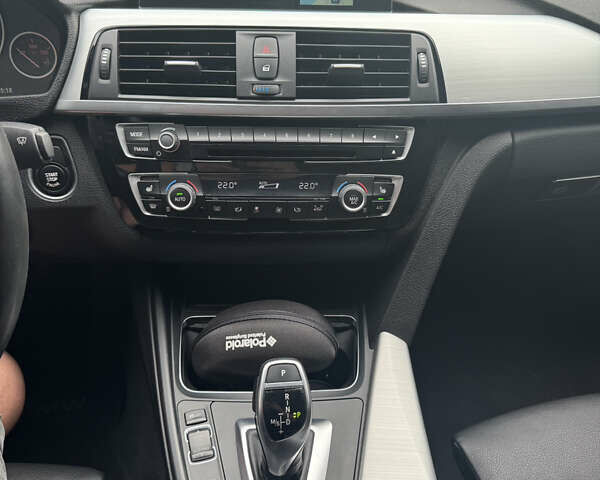 БМВ 3 Серия 2017 в Киеве на Automoto.ua Красный БМВ 3 Серия, объемом двигателя 2 л и пробегом 131 тыс. км за 21999 $, фото 16 на Automoto.ua