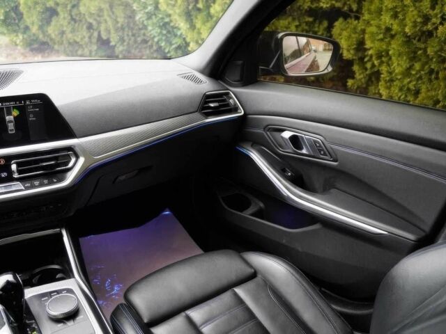 Красный БМВ 3 Серия, объемом двигателя 2 л и пробегом 34 тыс. км за 19700 $, фото 9 на Automoto.ua