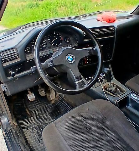 БМВ 3 Серия, объемом двигателя 1.8 л и пробегом 250 тыс. км за 1750 $, фото 5 на Automoto.ua