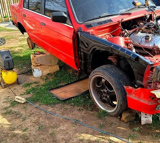 БМВ 3 Серия, объемом двигателя 2 л и пробегом 250 тыс. км за 1800 $, фото 1 на Automoto.ua