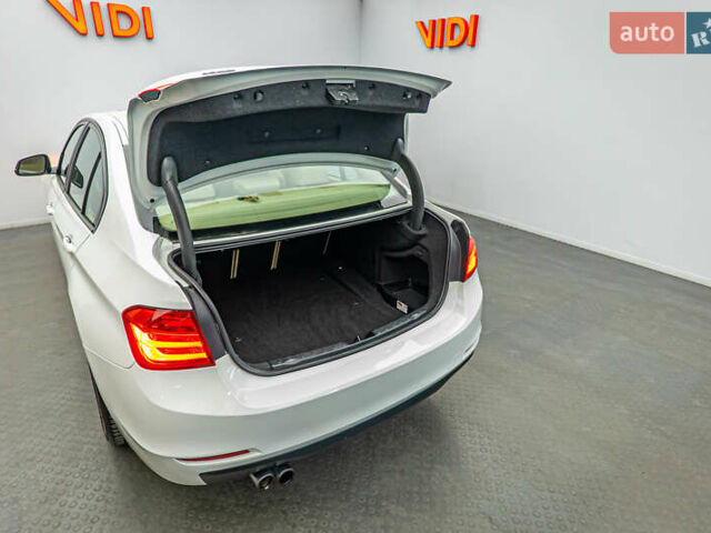 БМВ 3 Серия, объемом двигателя 2 л и пробегом 179 тыс. км за 11677 $, фото 6 на Automoto.ua