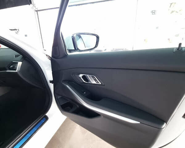 БМВ 3 Серия, объемом двигателя 2 л и пробегом 20 тыс. км за 25500 $, фото 16 на Automoto.ua