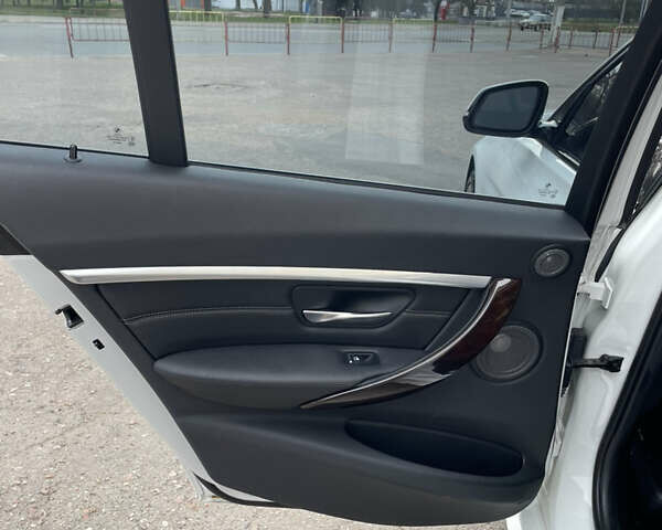 БМВ 3 Серия, объемом двигателя 2 л и пробегом 160 тыс. км за 23000 $, фото 9 на Automoto.ua