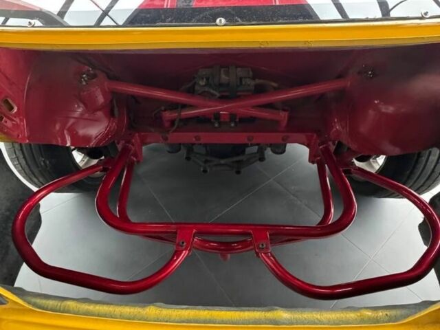 Желтый БМВ 3 Серия, объемом двигателя 4 л и пробегом 100 тыс. км за 18000 $, фото 6 на Automoto.ua