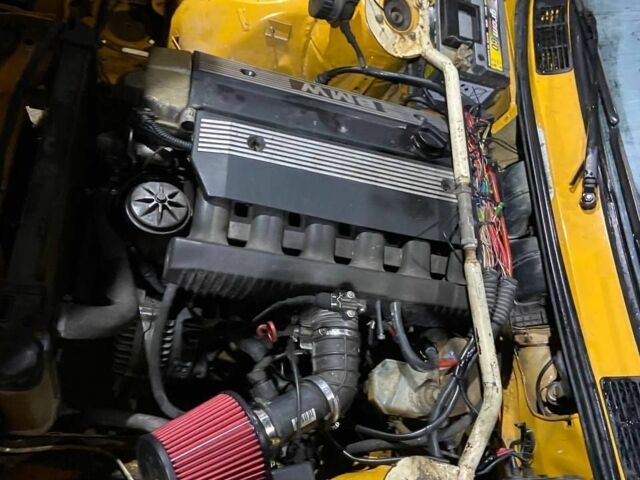 Жовтий БМВ 3 Серія, об'ємом двигуна 2 л та пробігом 10 тис. км за 2800 $, фото 1 на Automoto.ua
