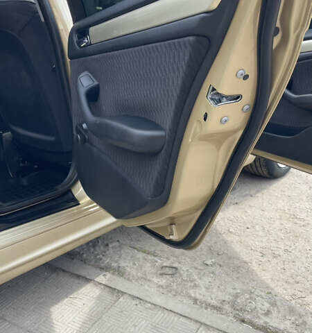 Желтый БМВ 3 Серия, объемом двигателя 1.9 л и пробегом 286 тыс. км за 4999 $, фото 20 на Automoto.ua