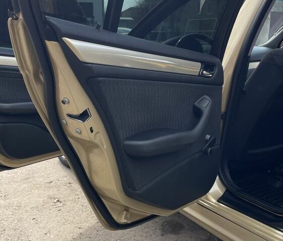 Желтый БМВ 3 Серия, объемом двигателя 1.9 л и пробегом 293 тыс. км за 4999 $, фото 11 на Automoto.ua