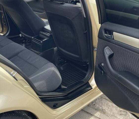 Желтый БМВ 3 Серия, объемом двигателя 1.9 л и пробегом 293 тыс. км за 4999 $, фото 14 на Automoto.ua