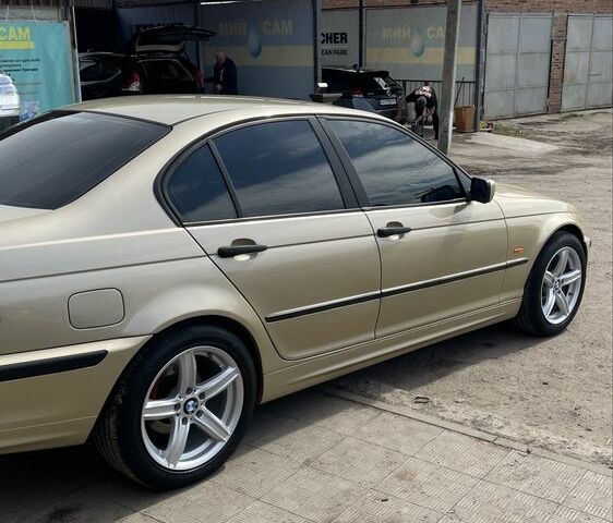 Желтый БМВ 3 Серия, объемом двигателя 1.9 л и пробегом 293 тыс. км за 4999 $, фото 4 на Automoto.ua