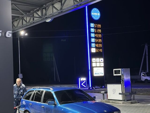 Желтый БМВ 3 Серия, объемом двигателя 2.5 л и пробегом 369 тыс. км за 2700 $, фото 2 на Automoto.ua