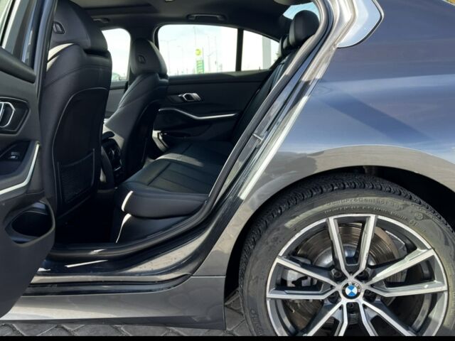 Серый БМВ 3 Серия, объемом двигателя 2 л и пробегом 50 тыс. км за 32300 $, фото 15 на Automoto.ua