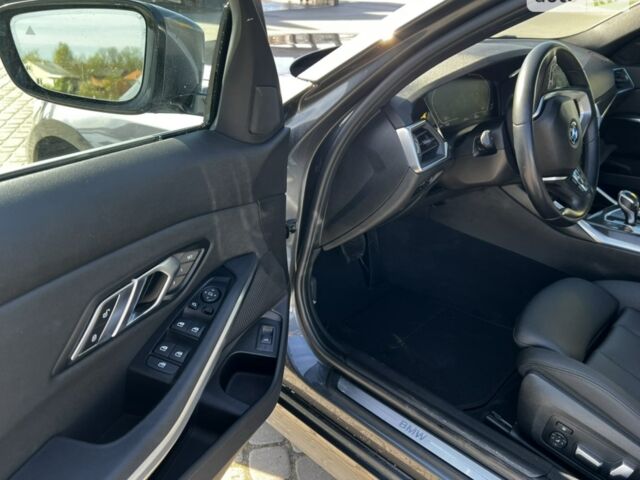 Серый БМВ 3 Серия, объемом двигателя 2 л и пробегом 50 тыс. км за 32300 $, фото 8 на Automoto.ua