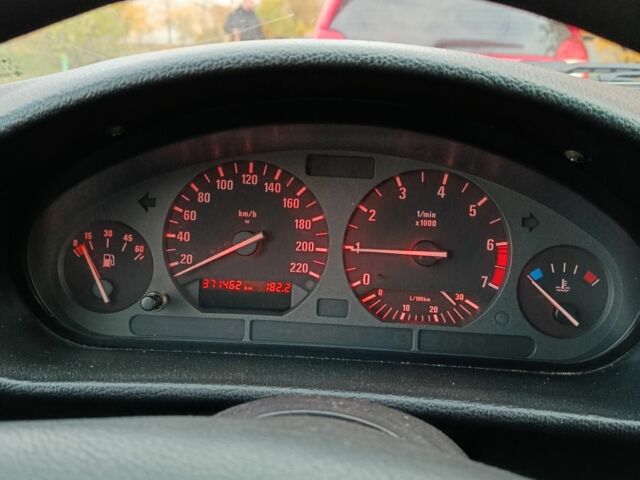 Серый БМВ 3 Серия, объемом двигателя 1.8 л и пробегом 300 тыс. км за 2200 $, фото 5 на Automoto.ua