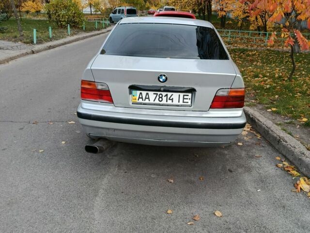 Серый БМВ 3 Серия, объемом двигателя 1.8 л и пробегом 300 тыс. км за 2200 $, фото 1 на Automoto.ua