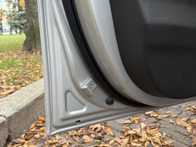 БМВ 3 Серия 2006 в Конотопе на Automoto.ua Серый БМВ 3 Серия, объемом двигателя 2 л и пробегом 245 тыс. км за 7600 $, фото 11 на Automoto.ua