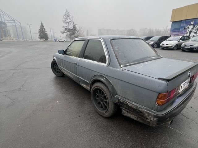 Серый БМВ 3 Серия, объемом двигателя 1.8 л и пробегом 400 тыс. км за 1500 $, фото 5 на Automoto.ua