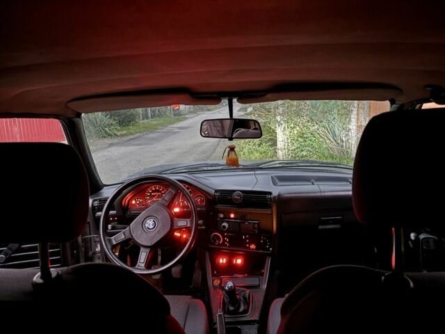 Серый БМВ 3 Серия, объемом двигателя 1.8 л и пробегом 250 тыс. км за 750 $, фото 5 на Automoto.ua