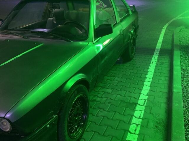 Сірий БМВ 3 Серія, об'ємом двигуна 2 л та пробігом 320 тис. км за 1800 $, фото 5 на Automoto.ua