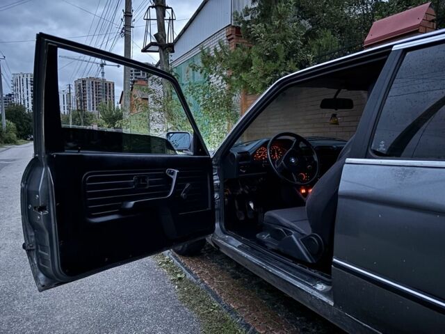 Серый БМВ 3 Серия, объемом двигателя 1.8 л и пробегом 250 тыс. км за 750 $, фото 4 на Automoto.ua