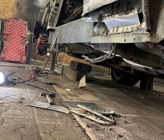 Серый БМВ 3 Серия, объемом двигателя 2.5 л и пробегом 999 тыс. км за 4874 $, фото 14 на Automoto.ua