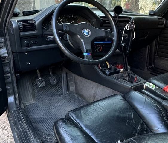 Серый БМВ 3 Серия, объемом двигателя 2.5 л и пробегом 999 тыс. км за 4874 $, фото 5 на Automoto.ua