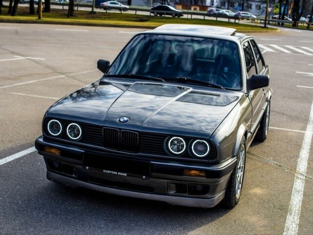 Серый БМВ 3 Серия, объемом двигателя 2.5 л и пробегом 999 тыс. км за 4874 $, фото 1 на Automoto.ua