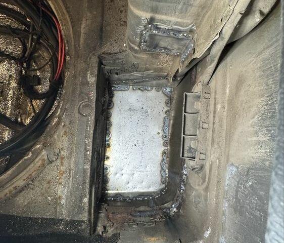 Серый БМВ 3 Серия, объемом двигателя 2.5 л и пробегом 999 тыс. км за 4874 $, фото 19 на Automoto.ua