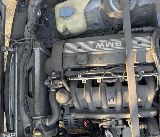 Серый БМВ 3 Серия, объемом двигателя 2.5 л и пробегом 999 тыс. км за 4874 $, фото 7 на Automoto.ua