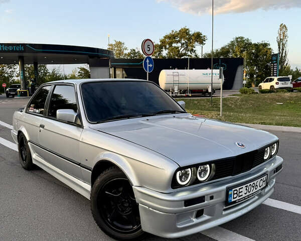 Серый БМВ 3 Серия, объемом двигателя 2.6 л и пробегом 150 тыс. км за 4300 $, фото 1 на Automoto.ua