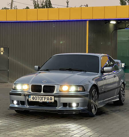 Серый БМВ 3 Серия, объемом двигателя 2.5 л и пробегом 296 тыс. км за 7500 $, фото 4 на Automoto.ua