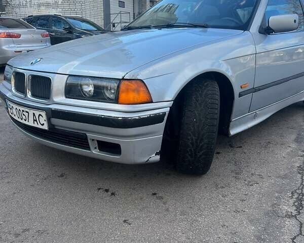 Сірий БМВ 3 Серія, об'ємом двигуна 1.6 л та пробігом 316 тис. км за 2600 $, фото 1 на Automoto.ua