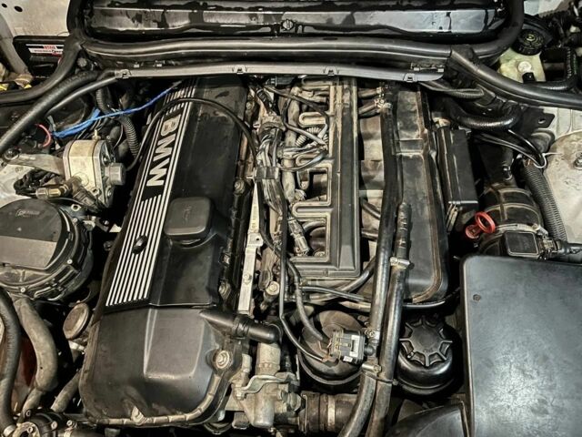 Серый БМВ 3 Серия, объемом двигателя 2.2 л и пробегом 180 тыс. км за 3900 $, фото 11 на Automoto.ua