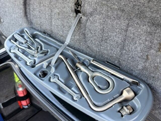 Серый БМВ 3 Серия, объемом двигателя 2.2 л и пробегом 222 тыс. км за 8200 $, фото 23 на Automoto.ua