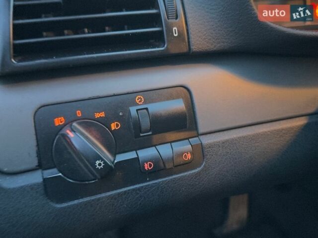 Серый БМВ 3 Серия, объемом двигателя 2 л и пробегом 261 тыс. км за 3700 $, фото 22 на Automoto.ua