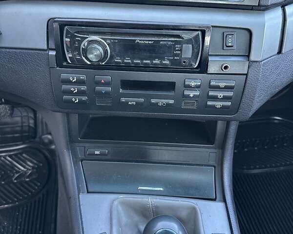 Серый БМВ 3 Серия, объемом двигателя 1.8 л и пробегом 381 тыс. км за 2950 $, фото 16 на Automoto.ua