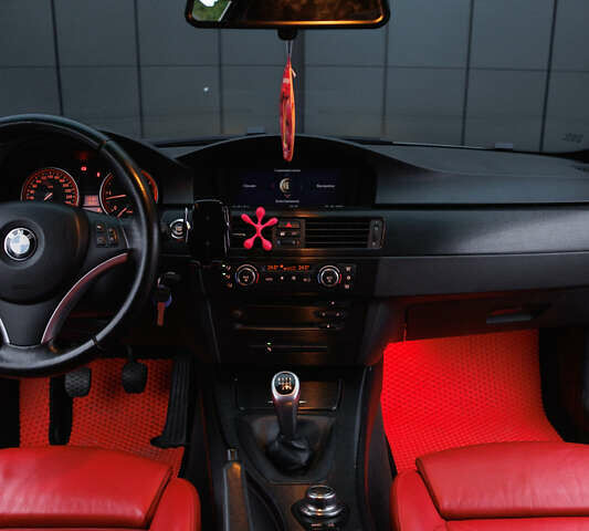 БМВ 3 Серія 2007 у Дубно на Automoto.ua Сірий БМВ 3 Серія, об'ємом двигуна 2.99 л та пробігом 230 тис. км за 12000 $, фото 41 на Automoto.ua