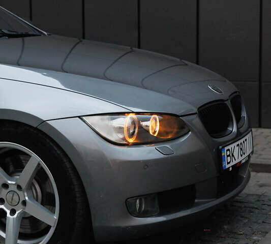 БМВ 3 Серія 2007 у Дубно на Automoto.ua Сірий БМВ 3 Серія, об'ємом двигуна 2.99 л та пробігом 230 тис. км за 12000 $, фото 5 на Automoto.ua