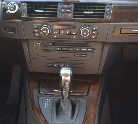 Серый БМВ 3 Серия, объемом двигателя 3 л и пробегом 132 тыс. км за 8400 $, фото 9 на Automoto.ua