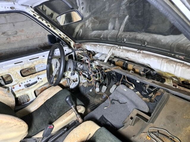 Серый БМВ 3 Серия, объемом двигателя 0 л и пробегом 100 тыс. км за 300 $, фото 1 на Automoto.ua