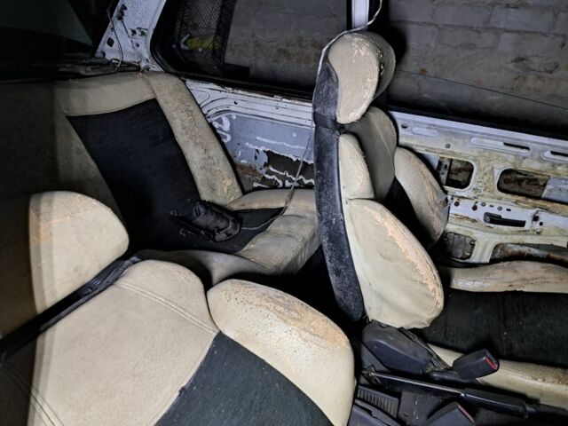 Серый БМВ 3 Серия, объемом двигателя 0 л и пробегом 100 тыс. км за 300 $, фото 2 на Automoto.ua