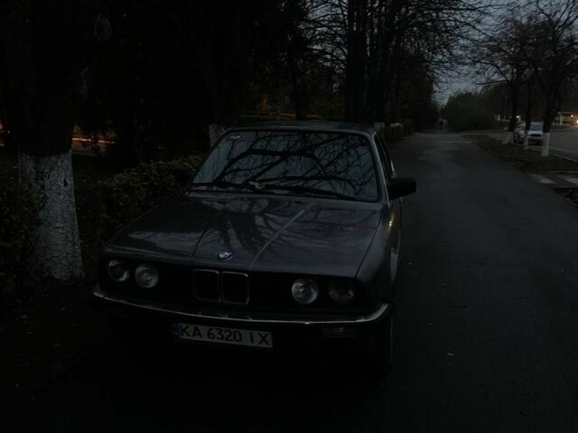 Серый БМВ 3 Серия, объемом двигателя 2 л и пробегом 400 тыс. км за 1300 $, фото 8 на Automoto.ua