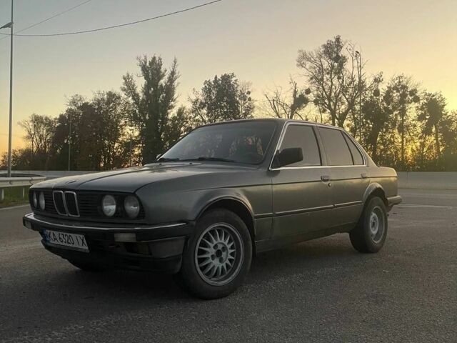 Серый БМВ 3 Серия, объемом двигателя 2 л и пробегом 400 тыс. км за 1300 $, фото 3 на Automoto.ua