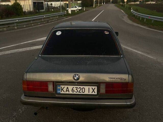 Серый БМВ 3 Серия, объемом двигателя 2 л и пробегом 400 тыс. км за 1300 $, фото 7 на Automoto.ua