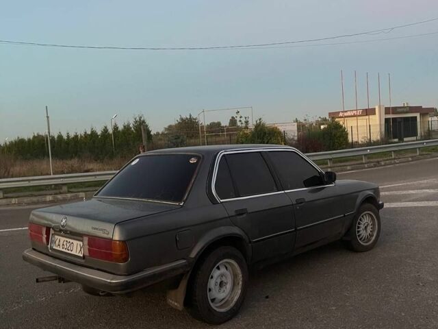 Серый БМВ 3 Серия, объемом двигателя 2 л и пробегом 400 тыс. км за 1300 $, фото 2 на Automoto.ua