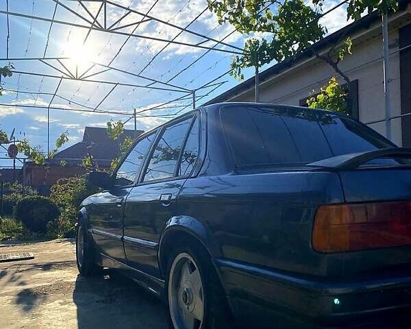 Серый БМВ 3 Серия, объемом двигателя 1.8 л и пробегом 269 тыс. км за 2400 $, фото 2 на Automoto.ua