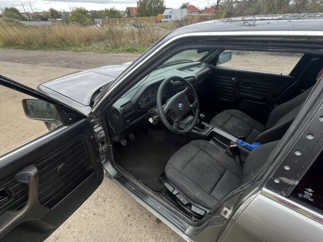 Сірий БМВ 3 Серія, об'ємом двигуна 1.8 л та пробігом 256 тис. км за 1700 $, фото 5 на Automoto.ua